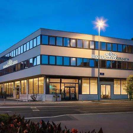 Corner فندق