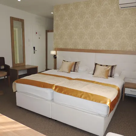 Corner 4* سبليت