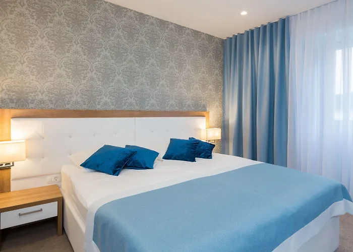 Corner Hotel 4*