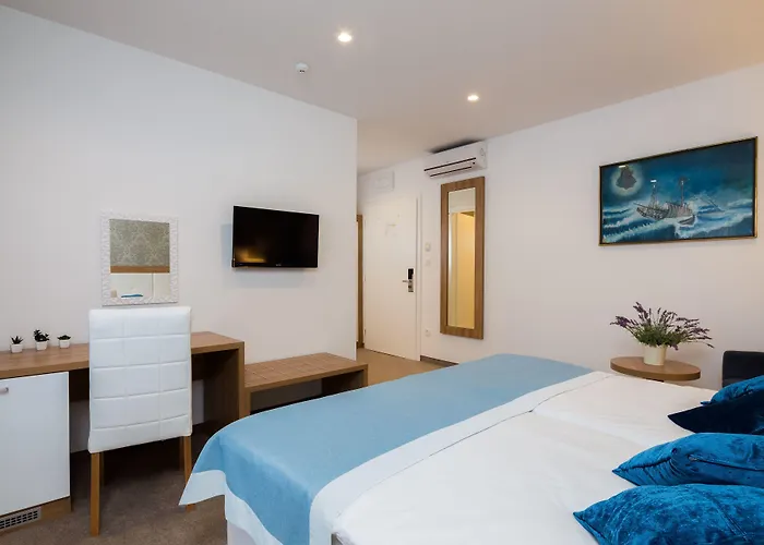 Hotel Corner Split