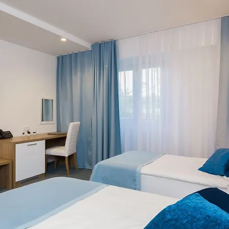 Hotel Corner Split
