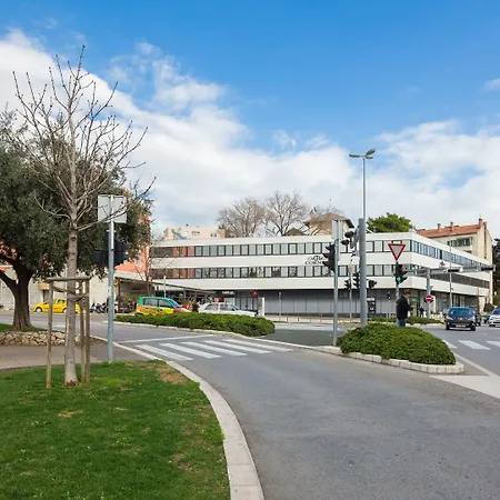 מלון Corner