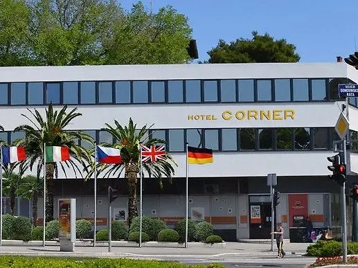 Corner 4* Σπλιτ