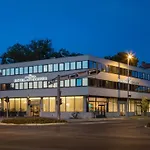 Hotel Corner Split