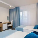 Hotel Corner Split