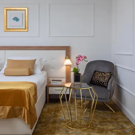 Hotel Corner 4*
