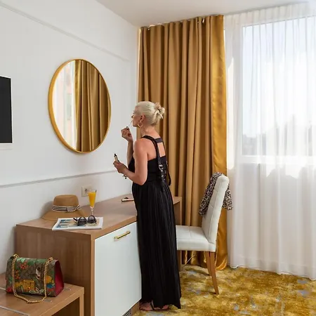Hotel Corner Split