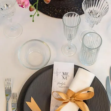 Corner 4* ספליט